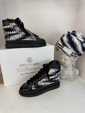 Krojay Women’s Black & White Crochet High-Top Sneakers Sz 7  matching beanie